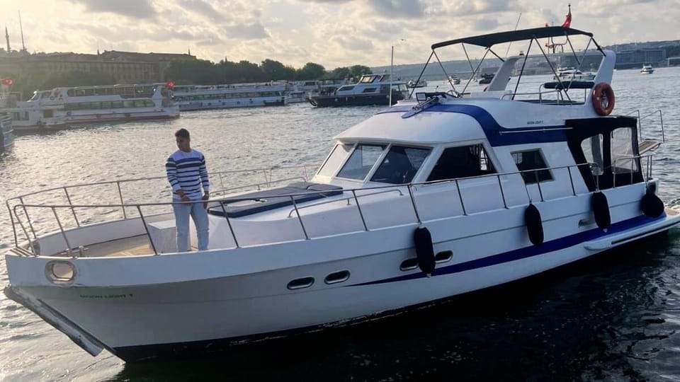 İstanbul:Private Luxury Yacht on Bosphorus 14 Meter(46 feet) - A 14-meter Bosphorus yacht that feels made for real time on the water