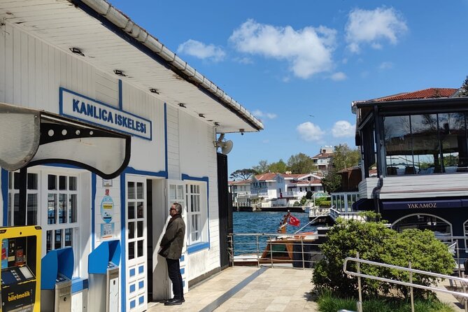 Luxury Bosphorus Yacht Cruise – Stopover in Asian Side - Choosing where to sit: small decisions that change the view