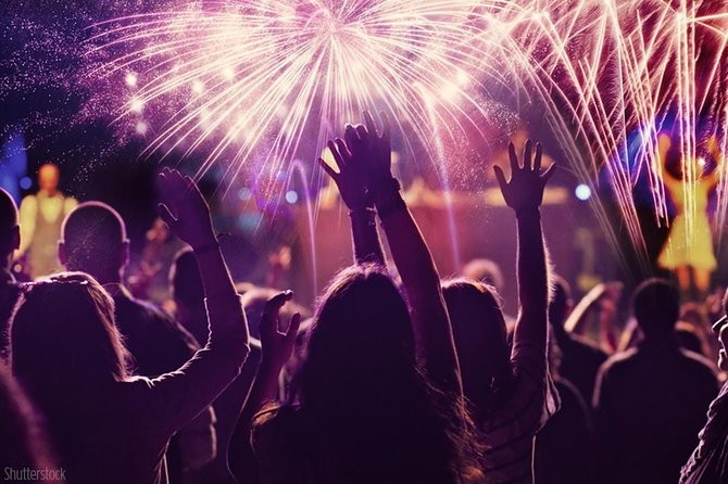 New Year's Eve dinner cruise & party on Bosphorus, Istanbul 2026 - Fireworks on the water: overhead spectacle vs real-world expectations