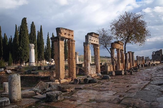 Pamukkale Day Tour From Istanbul /w flight - Lunch at a Traditional Turkish Restaurant: Simple Comfort in the Middle
