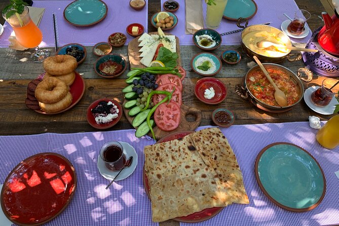 Private and guided Food and Culinary Tour of Istanbul - Tophane Meydan Çeşmesi: Coffee House Stop and Baklava Sampling