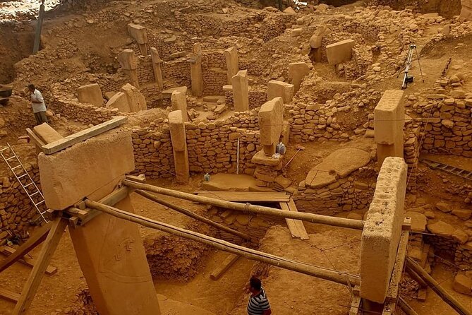 Private Göbeklitepe Tour from Istanbul - Balıklıgöl (Pools of Abraham) and the cave: symbolism you can walk around
