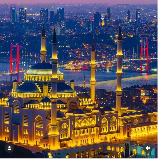 Private Guided Istanbul City Tour with Transfers - Blue Mosque and Hagia Sophia: where religious architecture tells one shared story