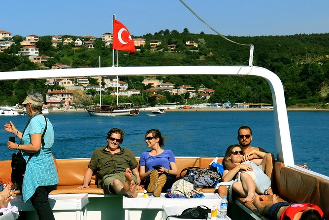 Private Istanbul Combo Tour - Classic Old City and Bosphorus Cruise - Meeting Your Private Guide and Using Local Transport