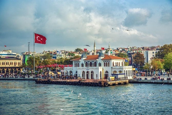Private Tour - Istanbul Food Walking Tour of Kadikoy with Breakfast - Ferry across the Bosphorus: views plus a rhythm reset