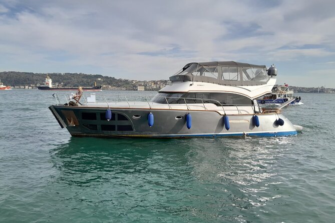 Private Yacht for Surprise Events / Birthday, Proposal, Anniversary, Party etc - Special event add-ons: balloons, cake, laser greetings, and music
