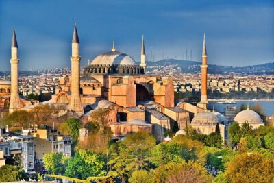 Small Group Istanbul Tour: Hagia Sophia, Blue Mosque & Bazaar - Hagia Sophia Museum: what you can actually do in 45 minutes