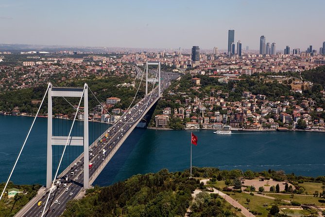 Sunset boat trip on the Bosphorus and Golden Horn - Commentary style and crowd comfort: how to set expectations