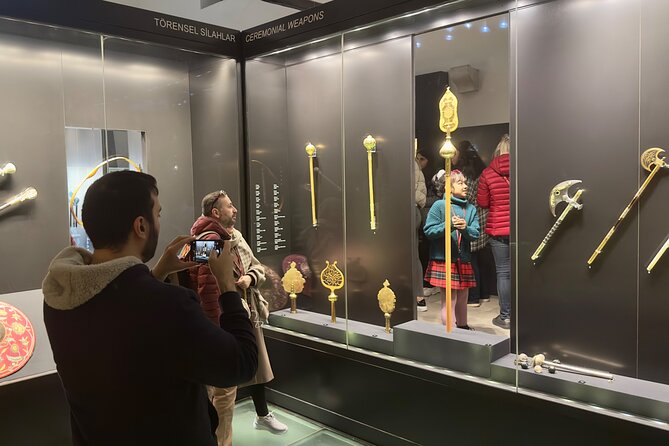 Topkapi Palace with Harem and Blue Mosque Guided Tour - Sogukcesme Street and Sultanahmet Square: Small Stops, Big Atmosphere
