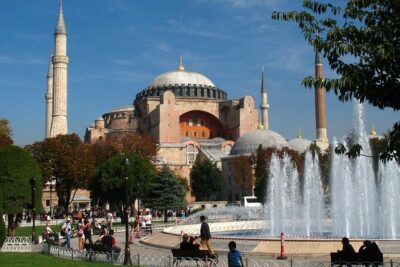 Topkapı Palace with Harem & Blue Mosque Guided Tour - Blue Mosque stop: free entry, strict dress rules, and what to look for